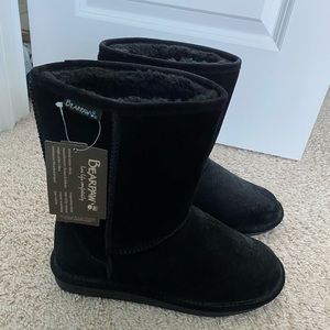 NWT black bearpaw boots
